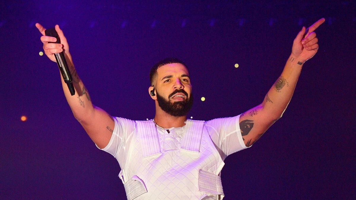 Drake Launches Cannabis Venture With Beleaguered Canopy Growth