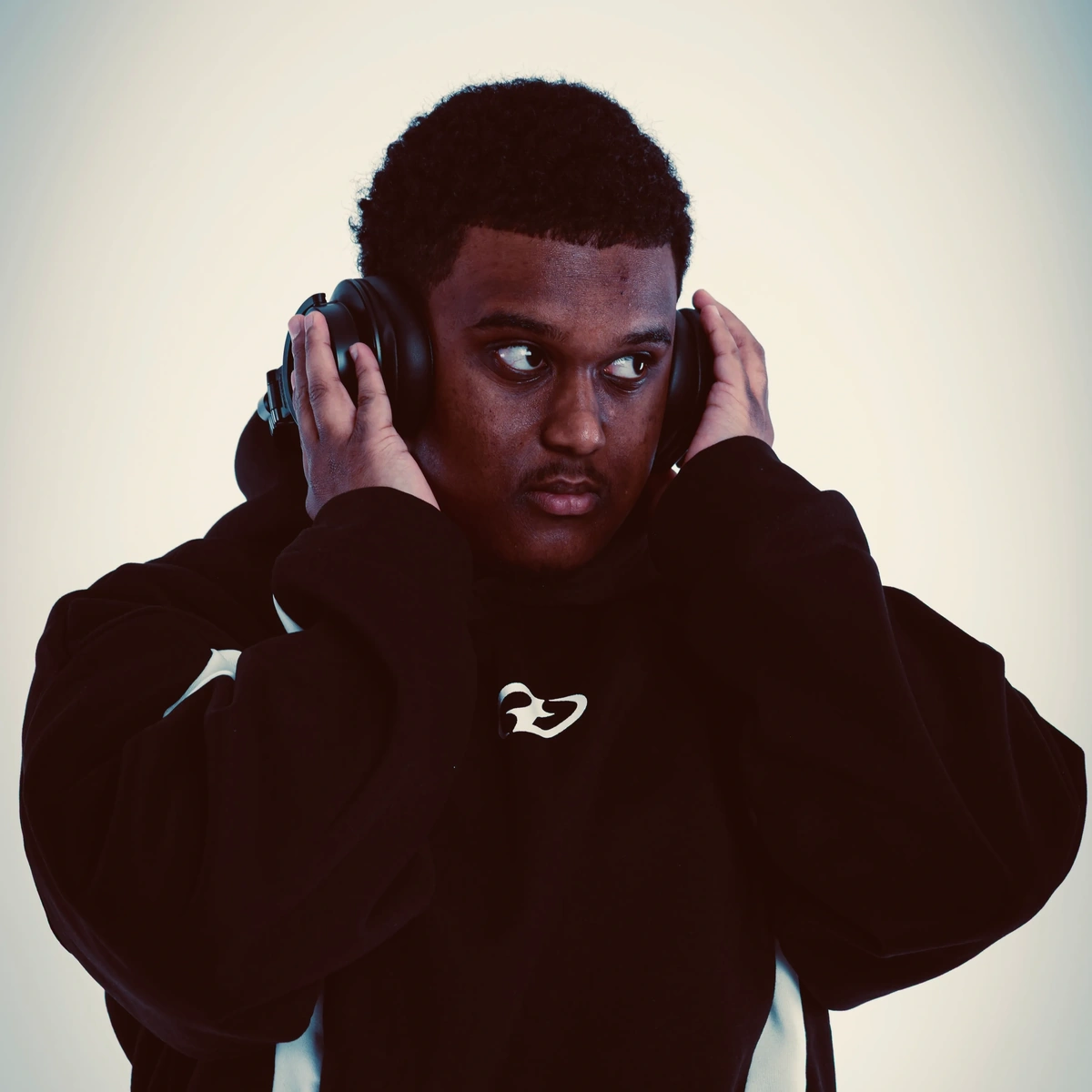 Joel Maxwell Stays in the Pocket Across Xpectations and Its Eleven Tracks