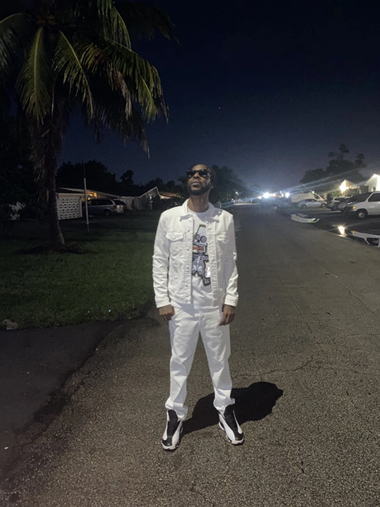 Kick 5000 Writes Through Spray, a Carol City Pregame Record