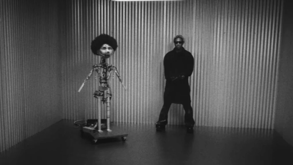 A 1980s Pizza-Chain Robot Duets With Future on Build a Bitch